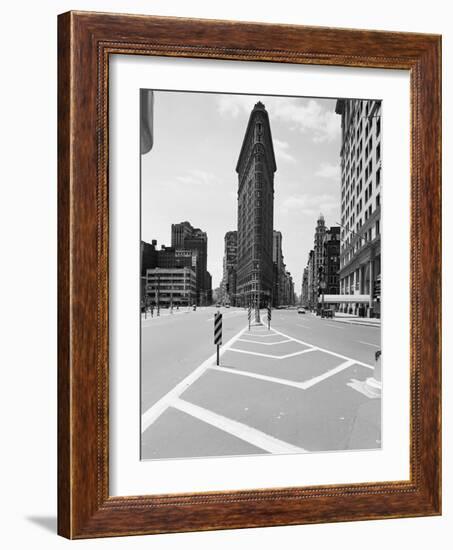Flatiron Building-GE Kidder Smith-Framed Photographic Print