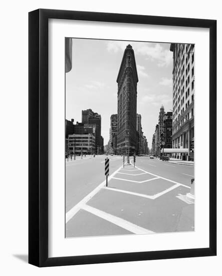 Flatiron Building-GE Kidder Smith-Framed Photographic Print