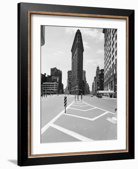 Flatiron Building-GE Kidder Smith-Framed Photographic Print