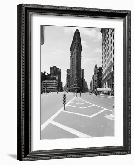 Flatiron Building-GE Kidder Smith-Framed Photographic Print