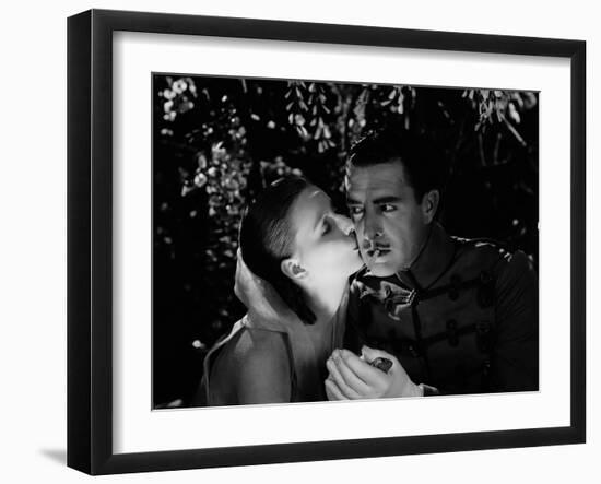 FLESH AND THE DEVIL, 1927 directed by CLARENCE BROWN Greta Garbo / John Gilbert (photo)-null-Framed Photo