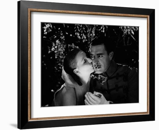 FLESH AND THE DEVIL, 1927 directed by CLARENCE BROWN Greta Garbo / John Gilbert (photo)-null-Framed Photo