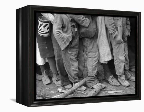 Flood Refugees, 1937-Walker Evans-Framed Premier Image Canvas