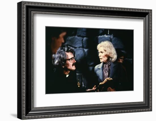 Fog THE FOG by JohnCarpenter with Hal Holbrook and Janet Leigh, 1980 (photo)-null-Framed Photo