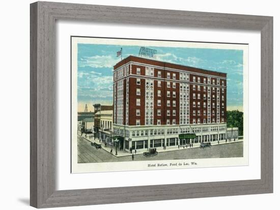 Fond Du Lac, Wisconsin - Hotel Retlaw Exterior-Lantern Press-Framed Art Print