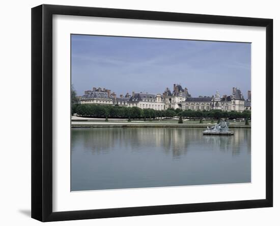 Fontainebleau : Façades donnant sur le grand parterre, avec au centre un bassin ; jardins de Le-null-Framed Giclee Print