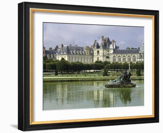 Fontainebleau : Façades donnant sur le grand parterre, avec au centre un bassin ; jardins de Le-null-Framed Giclee Print