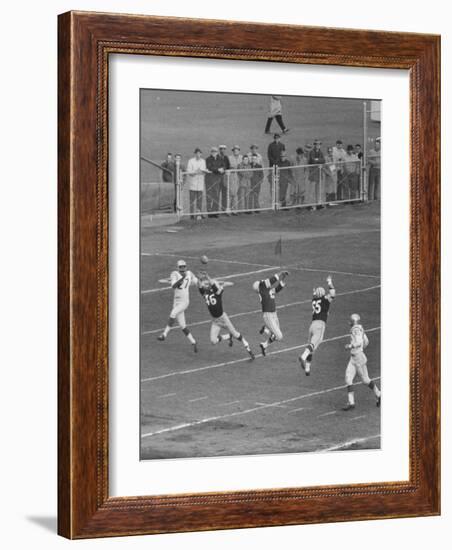 Football Game Between the Green Bay Packers and the San Francisco 49Ers-null-Framed Photographic Print