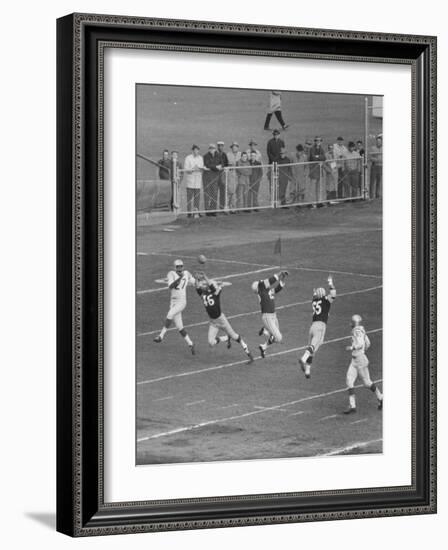 Football Game Between the Green Bay Packers and the San Francisco 49Ers-null-Framed Photographic Print