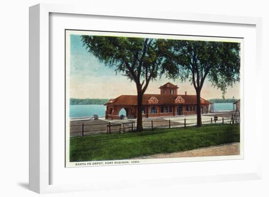 Fort Madison, Iowa - Exterior View of the Santa Fe Train Depot-Lantern Press-Framed Art Print