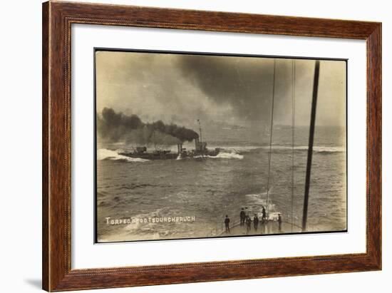 Foto Deutsches Kriegsschiff, Torpedobootsdurchbruch-null-Framed Giclee Print