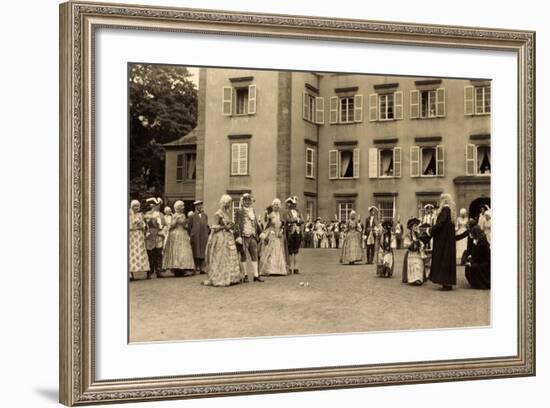 Foto Schwetzingen, Leute in Adelskostümen-null-Framed Giclee Print