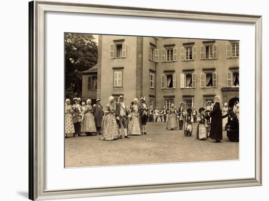 Foto Schwetzingen, Leute in Adelskostümen-null-Framed Giclee Print