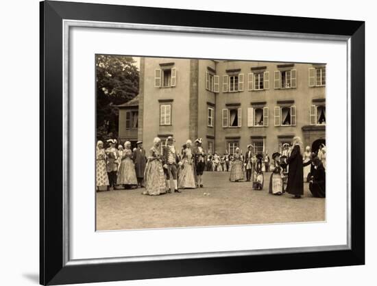 Foto Schwetzingen, Leute in Adelskostümen-null-Framed Giclee Print