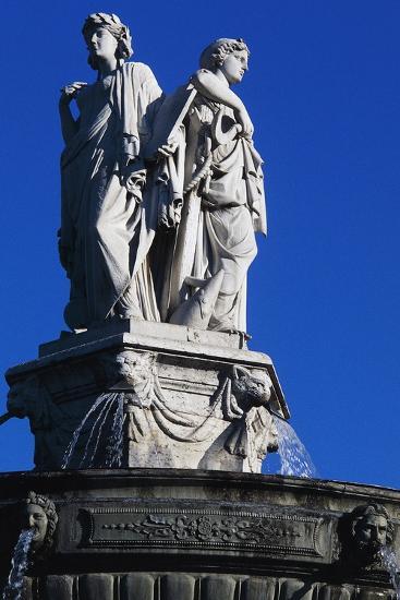 La Rotonde fountain with Three Graces, Charles de Gaulle 