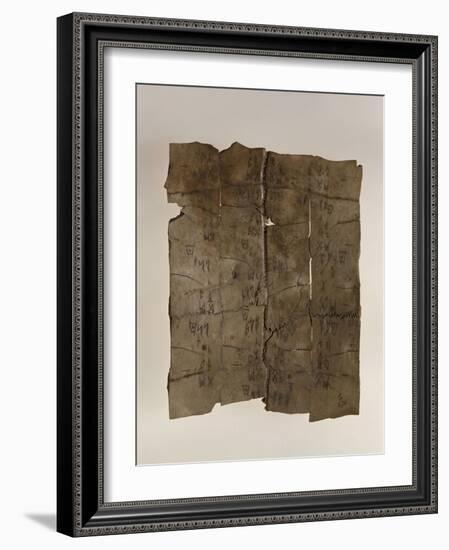 Fragment de carapace de tortue ayant servi à la divination (os oraculaire)-null-Framed Giclee Print