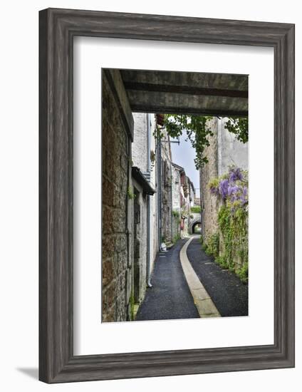 France, Cajarc. Narrow alley.-Hollice Looney-Framed Photographic Print