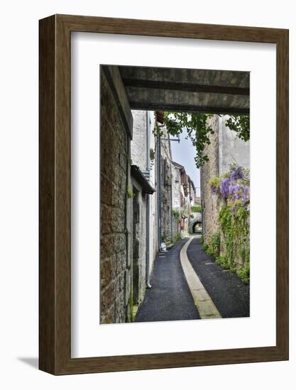 France, Cajarc. Narrow alley.-Hollice Looney-Framed Photographic Print