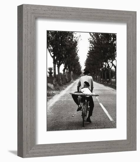 France-Elliott Erwitt-Framed Art Print