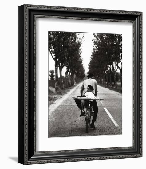 France-Elliott Erwitt-Framed Art Print