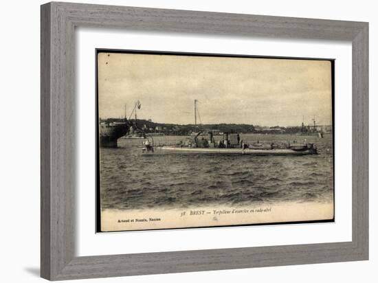 Französisches Kriegsschiff, Brest, Torpilleur-null-Framed Giclee Print