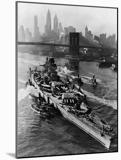 French Battleship Richelieu Passes Brooklyn Bridge-null-Mounted Photographic Print