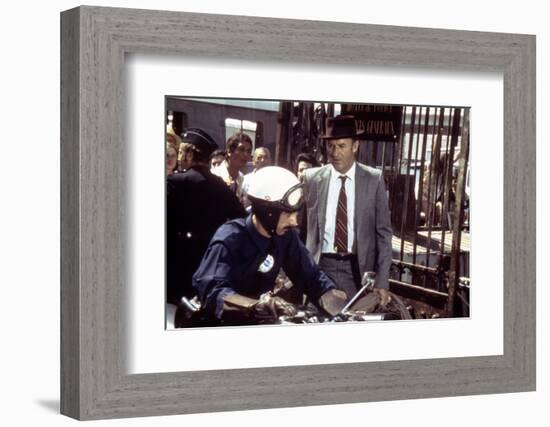 FRENCH CONNECTION II by JohnFrankenheimer with Gene Hackman, 1975 (photo)-null-Framed Photo