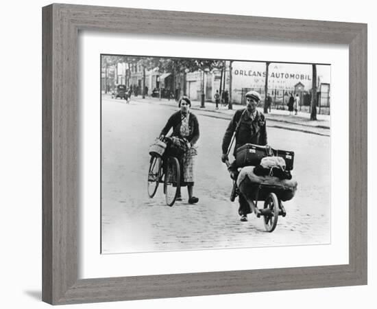 French Refugees Returning Home after the Fall of France to the Germans, Paris, July 1940-null-Framed Giclee Print