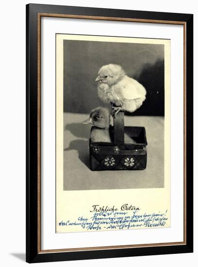 Frohe Ostern, Kleine Ente Und Küken Im Korb-null-Framed Giclee Print