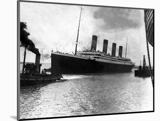 Front Page of Daily Mirror, Five Days after Titanic Tragedy, April 15th, 1912-null-Mounted Photographic Print