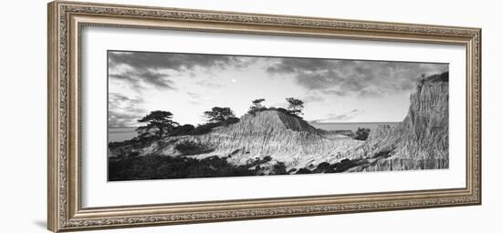 Full moon sets over the Pacific Ocean, Broken Hill Overlook, Torrey Pines State Natural Reserve...-Panoramic Images-Framed Photographic Print