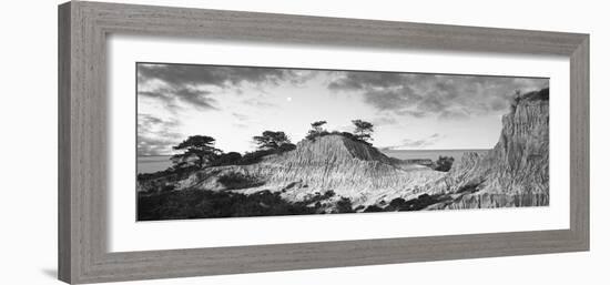 Full moon sets over the Pacific Ocean, Broken Hill Overlook, Torrey Pines State Natural Reserve...-Panoramic Images-Framed Photographic Print