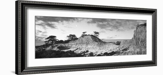 Full moon sets over the Pacific Ocean, Broken Hill Overlook, Torrey Pines State Natural Reserve...-Panoramic Images-Framed Photographic Print