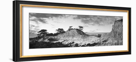 Full moon sets over the Pacific Ocean, Broken Hill Overlook, Torrey Pines State Natural Reserve...-Panoramic Images-Framed Photographic Print