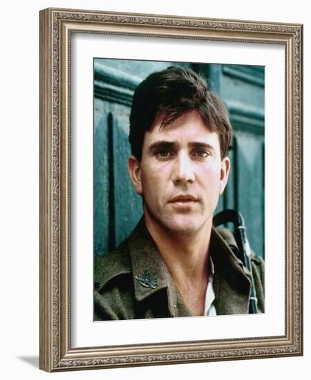 GALLIPOLI, 1981 directed by PETER WEIR Mel Gibson (photo)-null-Framed Photo