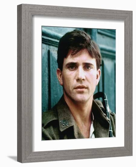 GALLIPOLI, 1981 directed by PETER WEIR Mel Gibson (photo)-null-Framed Photo