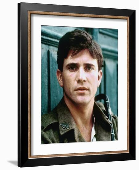 GALLIPOLI, 1981 directed by PETER WEIR Mel Gibson (photo)-null-Framed Photo