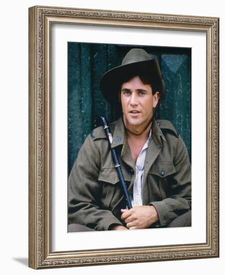 GALLIPOLI, 1981 directed by PETER WEIR Mel Gibson (photo)-null-Framed Photo