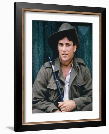 GALLIPOLI, 1981 directed by PETER WEIR Mel Gibson (photo)-null-Framed Photo