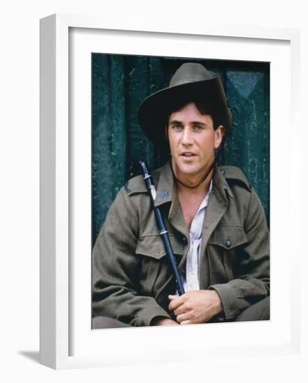 GALLIPOLI, 1981 directed by PETER WEIR Mel Gibson (photo)-null-Framed Photo