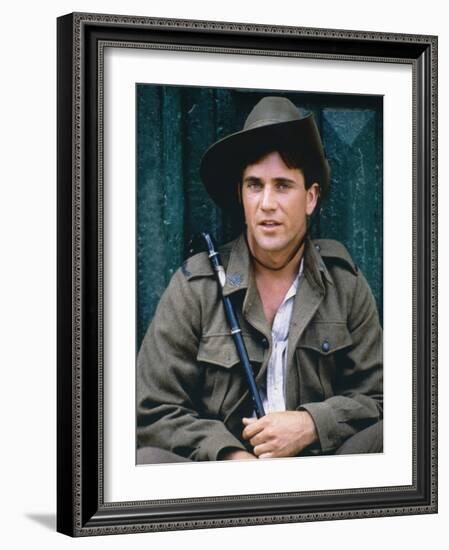 GALLIPOLI, 1981 directed by PETER WEIR Mel Gibson (photo)-null-Framed Photo