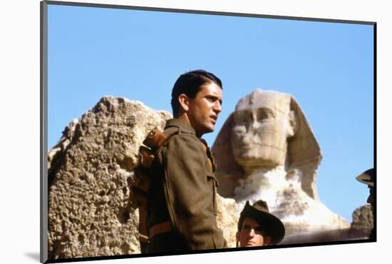 GALLIPOLI, 1981 directed by PETER WEIR Mel Gibson (photo)-null-Mounted Photo
