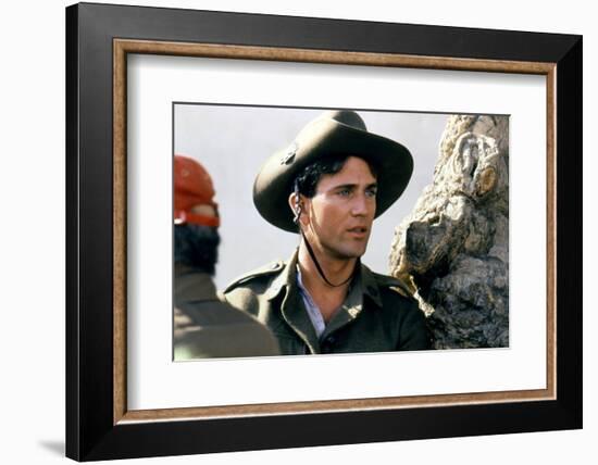 GALLIPOLI, 1981 directed by PETER WEIR On the set, Mel Gibson (photo)-null-Framed Photo