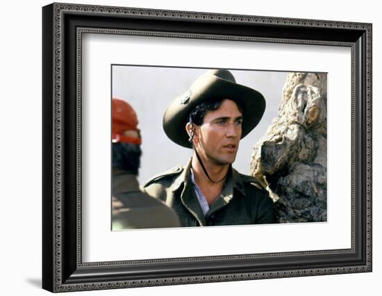 GALLIPOLI, 1981 directed by PETER WEIR On the set, Mel Gibson (photo)-null-Framed Photo