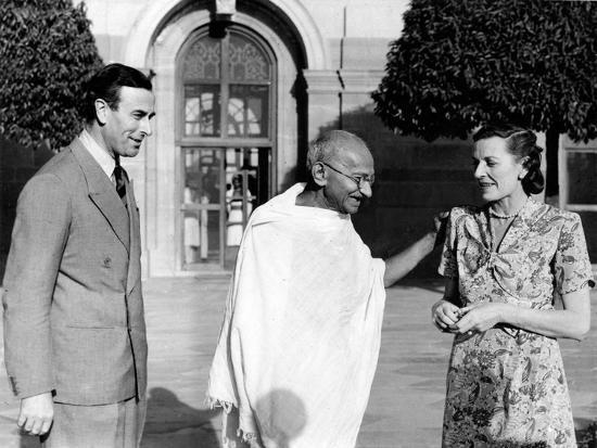 Gandhi At A Meeting With Lord And Lady Mountbatten Delhi 1947 Photographic Print Art Com