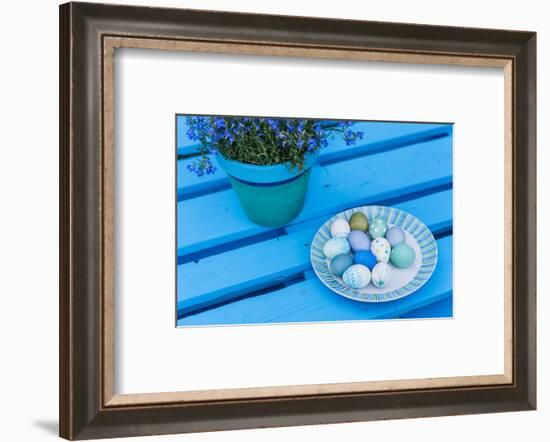 Garden, pallets, Easter decoration, eggs, flowers, detail,-mauritius images-Framed Photographic Print