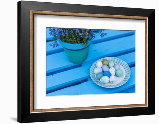 Garden, pallets, Easter decoration, eggs, flowers, detail,-mauritius images-Framed Photographic Print