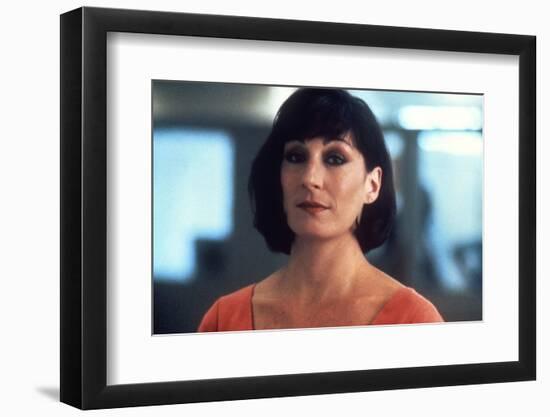 GARDENS OF STONE, 1987 directed by FRANCIS FORD COPPOLA Anjelica Huston (photo)-null-Framed Photo
