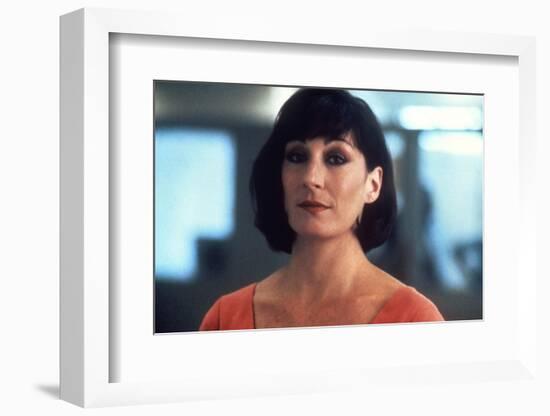 GARDENS OF STONE, 1987 directed by FRANCIS FORD COPPOLA Anjelica Huston (photo)-null-Framed Photo