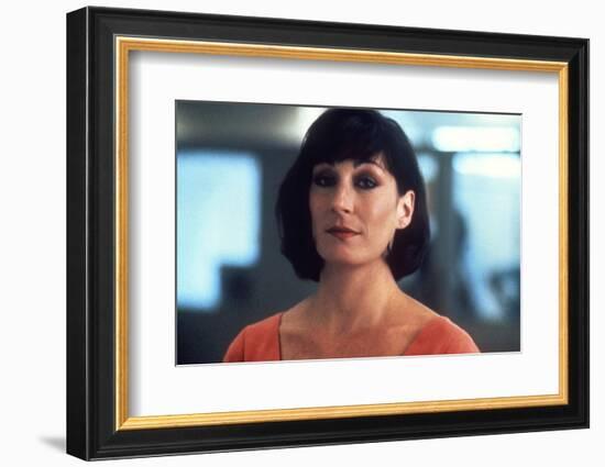 GARDENS OF STONE, 1987 directed by FRANCIS FORD COPPOLA Anjelica Huston (photo)-null-Framed Photo